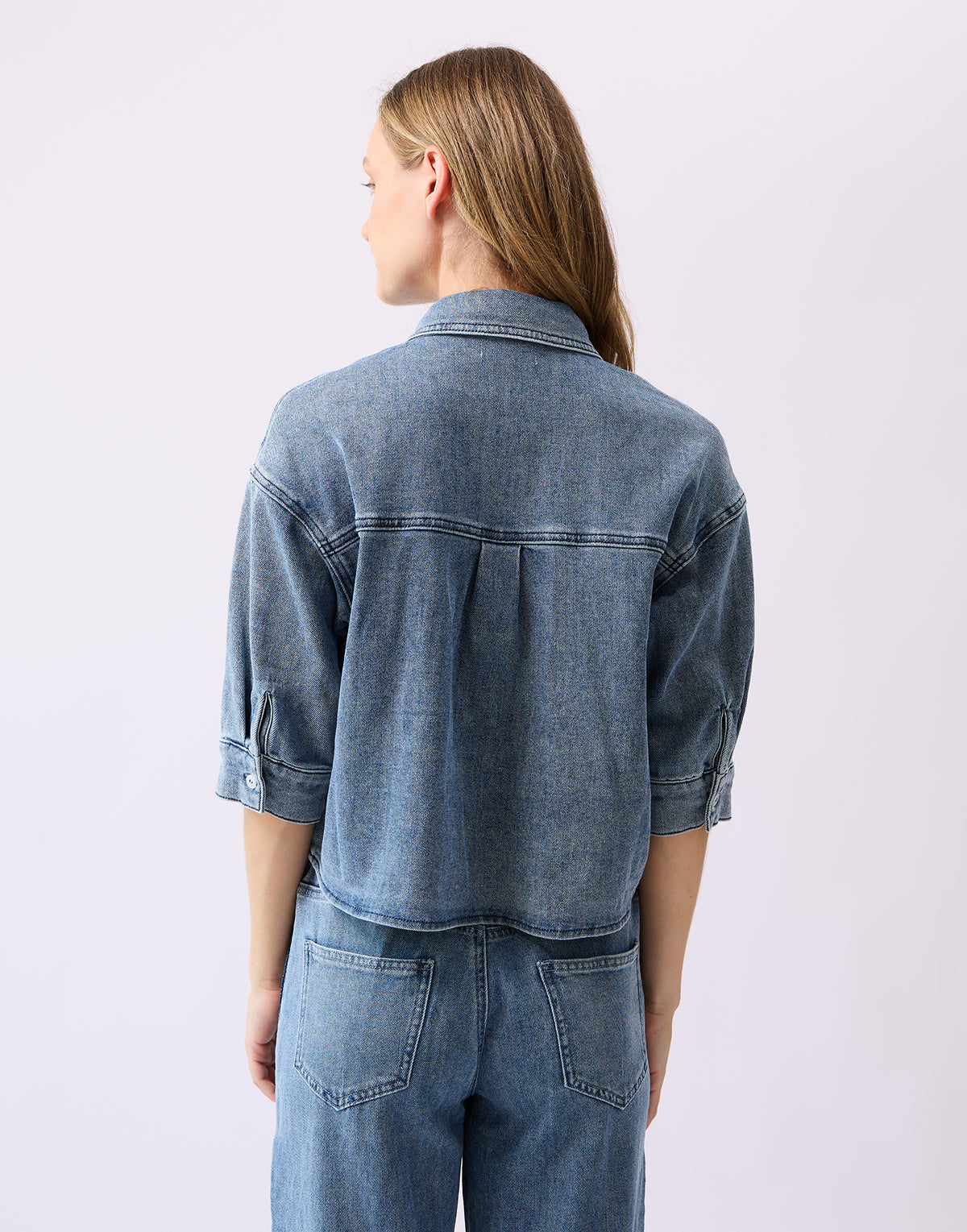 Breathe Oversized Shirt - Yoga Jeans - detail view