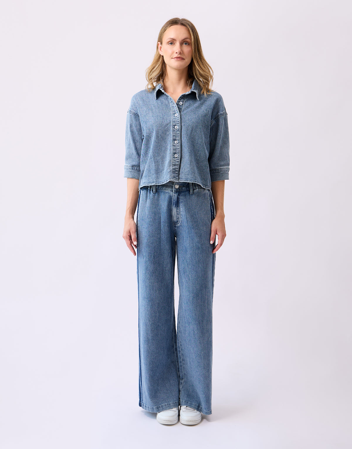 Lily Wide Leg - Classic Rise - Alpine - Yoga Jeans - detail view