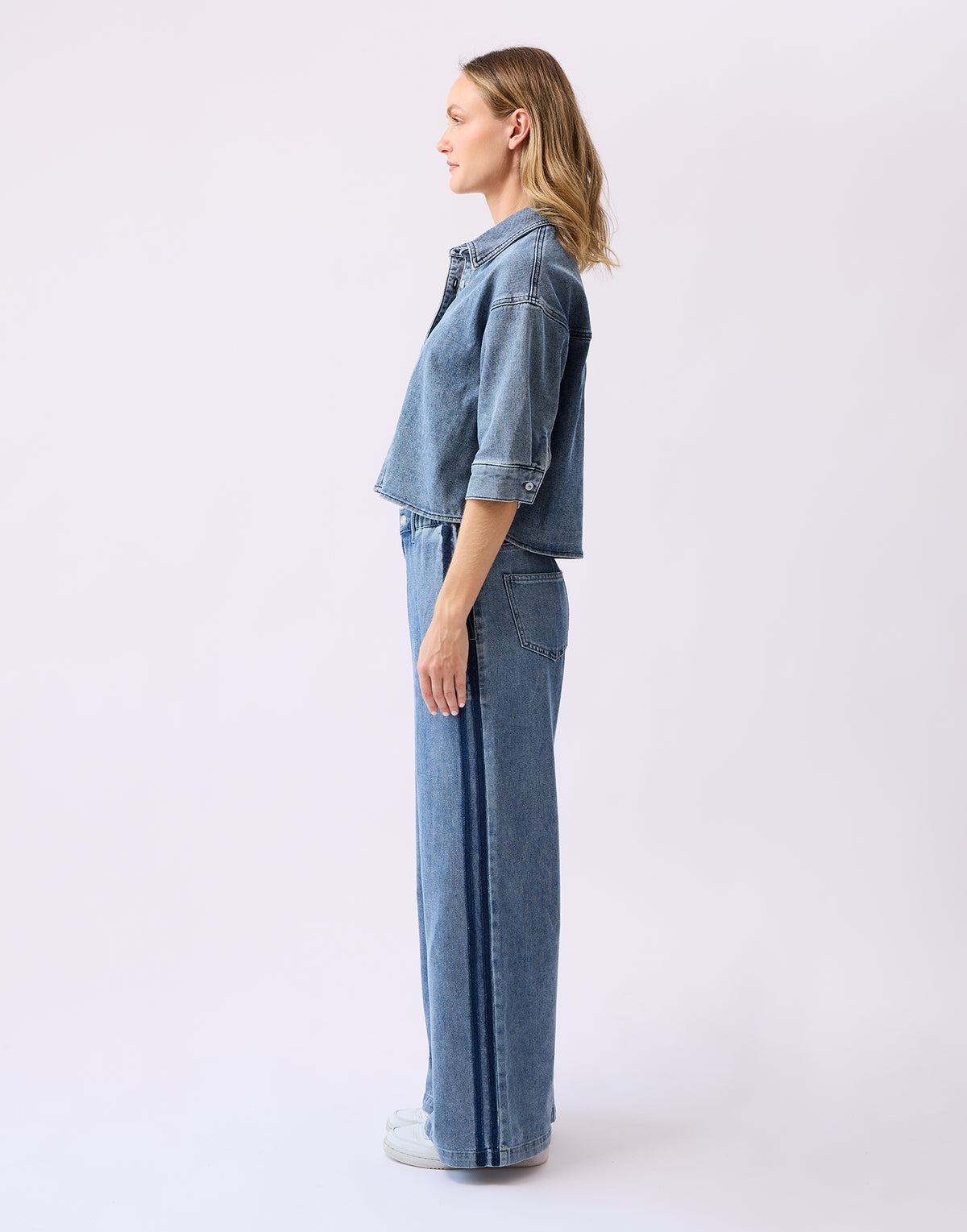 Lily Wide Leg - Classic Rise - Alpine - Yoga Jeans - close-up view