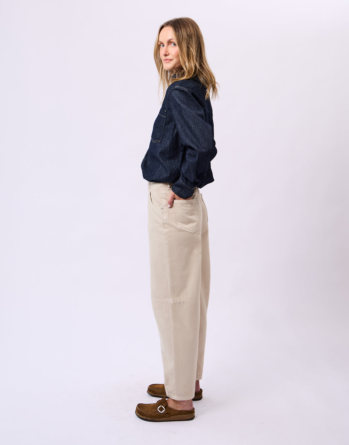 Malia Relaxed Barrel - Oatmeal - Yoga Jeans - side view