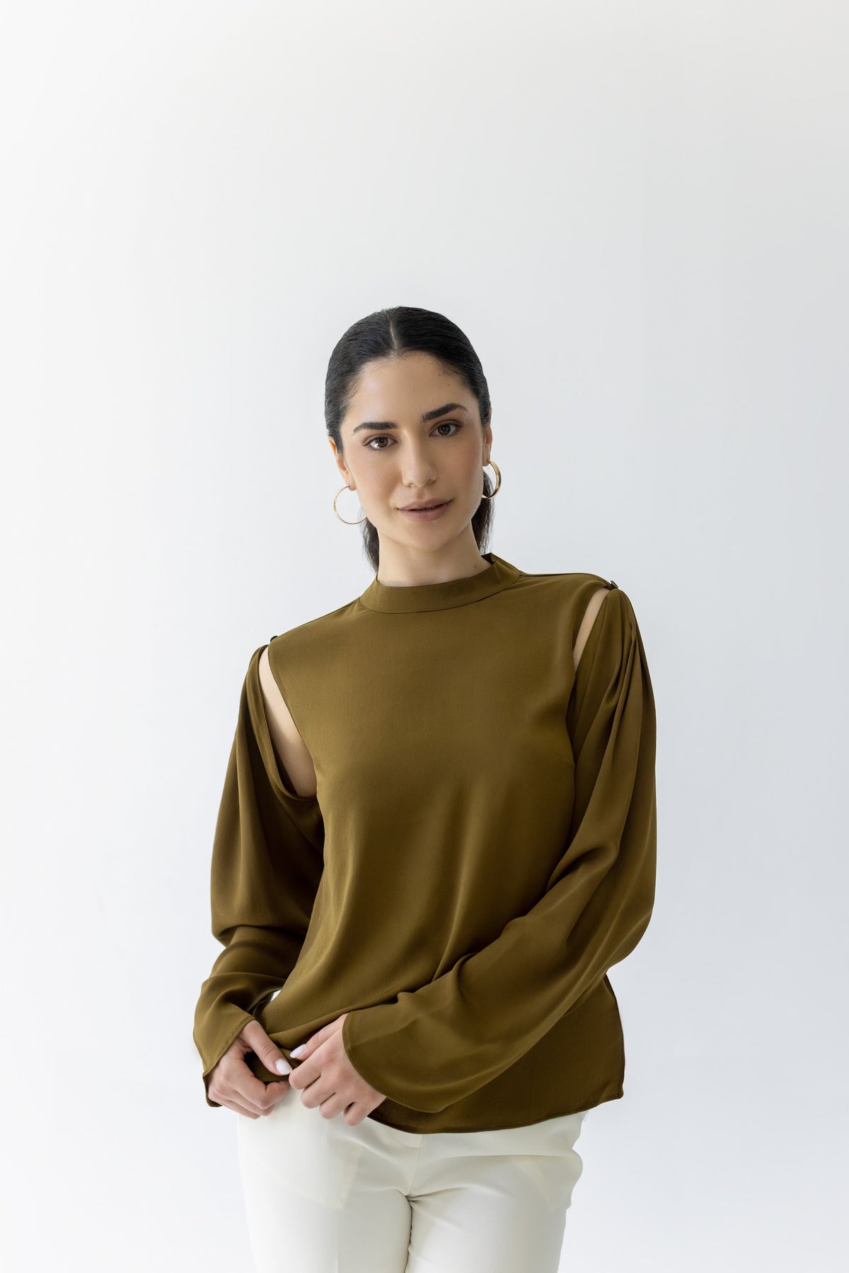 Mock Neck - Detachable Sleeves - Malli - front view