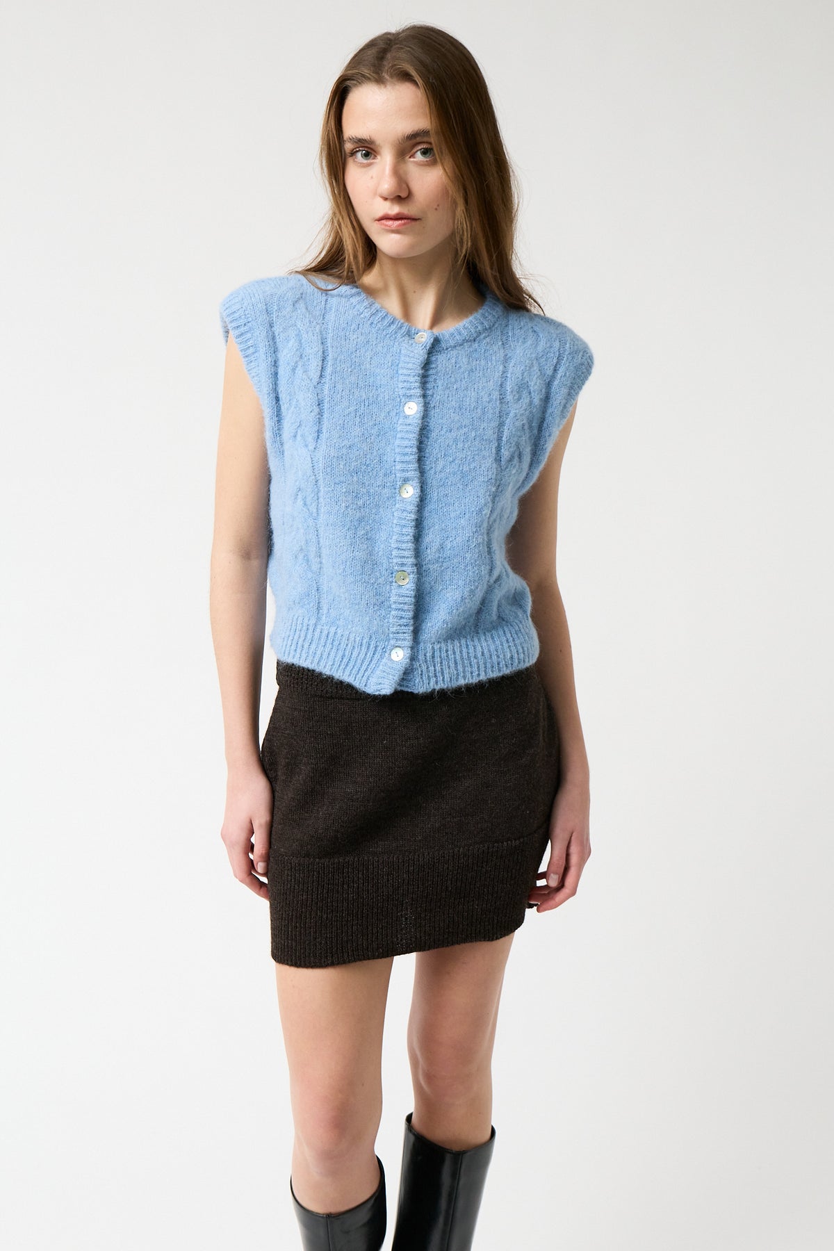 Praline Vest - Light Blue - Amt. Studio - front view